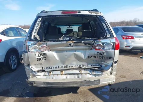 2010 Toyota Sienna Le from USA, damaged, VIN 5TDKK4CC1AS300550